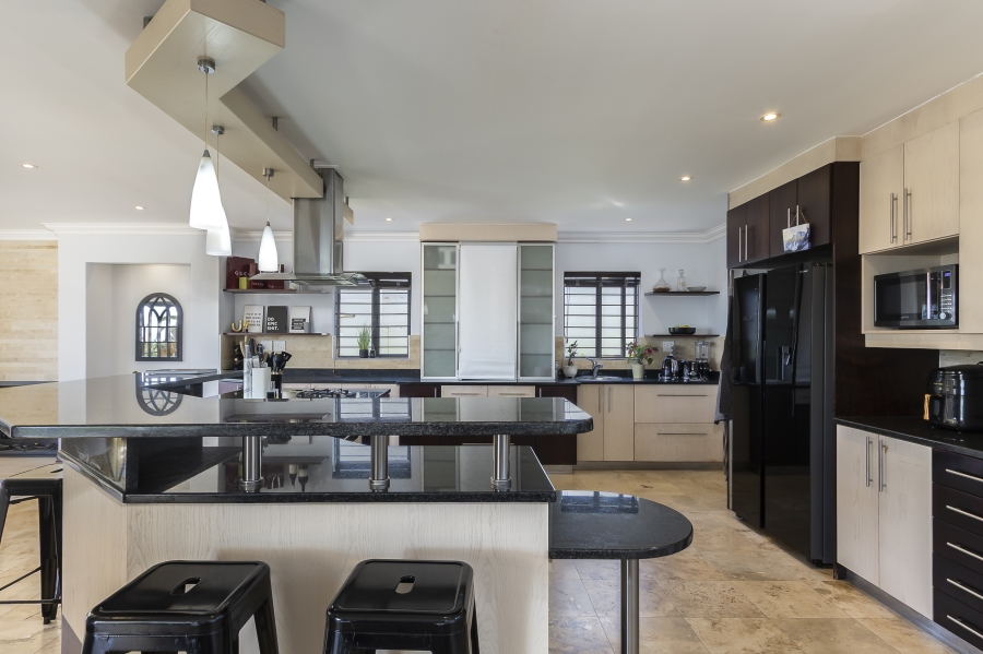 To Let 4 Bedroom Property for Rent in Heldervue Western Cape